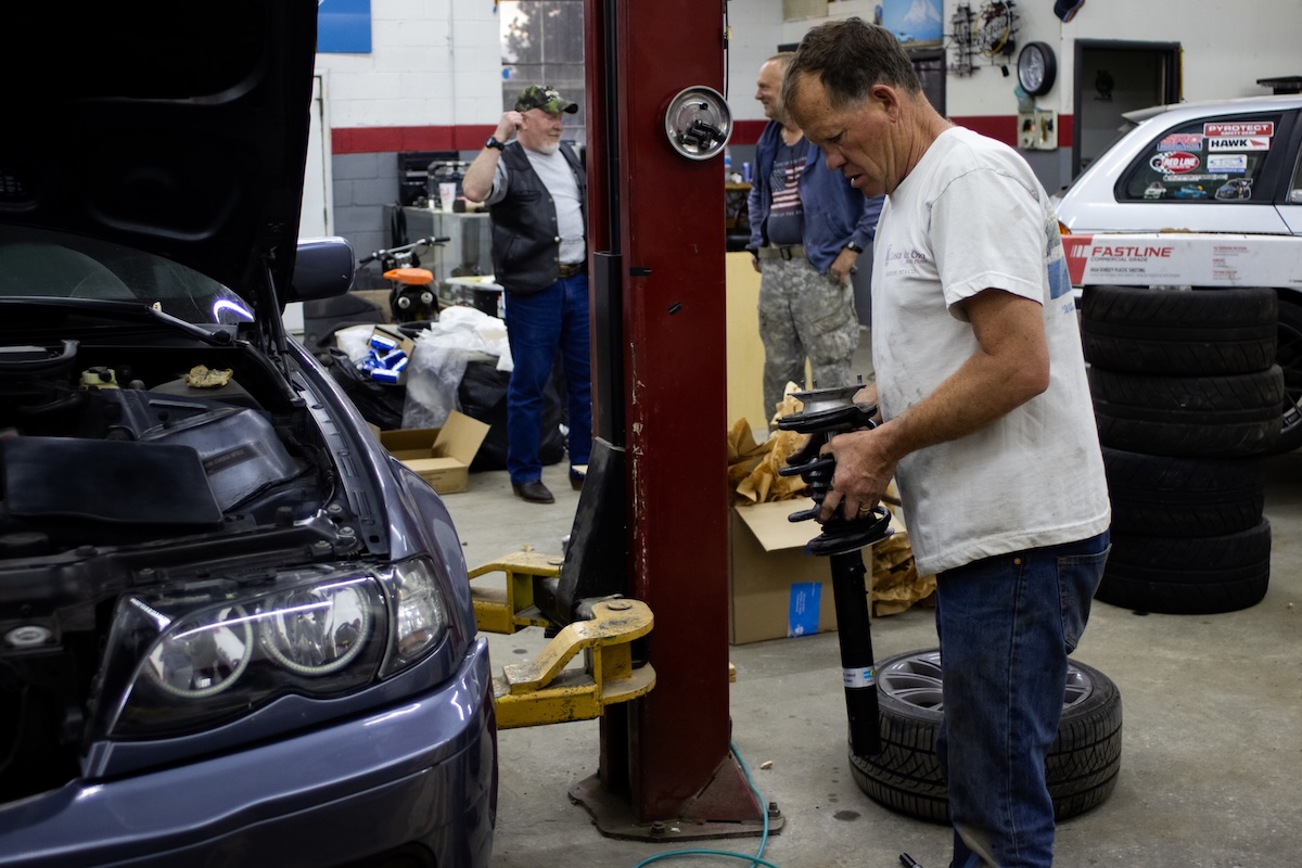 Removing worn out struts from E46